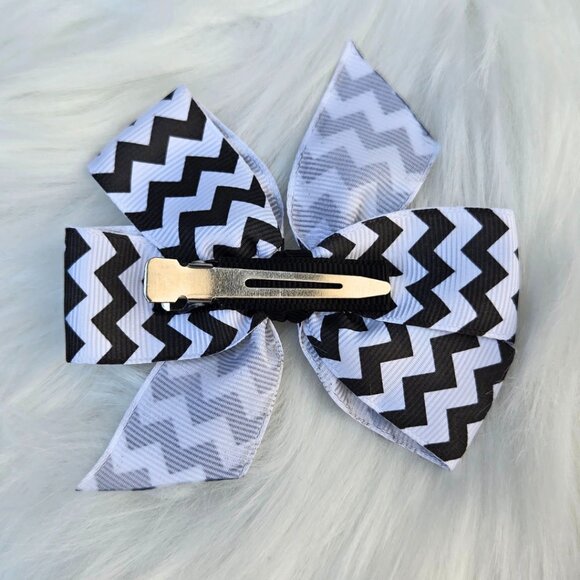 New Baby Girl Hair Bows – Set of 5 Clips, Soft & Stylish for Toddlers & Kids - Picture 2 of 2